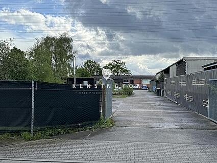 Von der Strassenseite