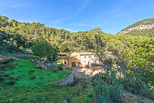 Finca con piscina Bunyola Mallorca vista a las montañas