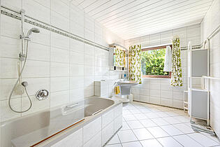 Badezimmer im Erdgeschoss
