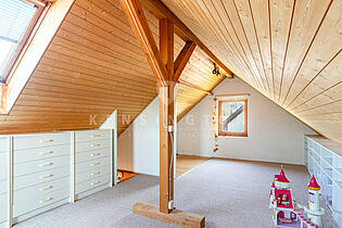 KZO00059 Wunderbar im Grünen - Freistehendes 7.5 Zimmer Einfamilienhaus - ausgebauter Estrich