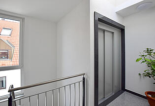 Treppenhaus / Aufzug