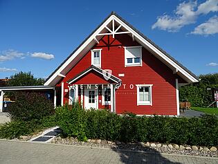 Vorderansicht mit Carport