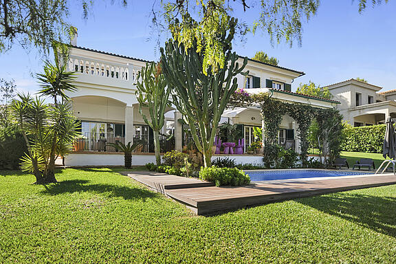 Garden view Villa in Cala Vinyes