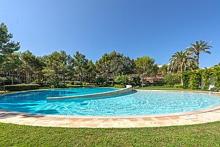 Gran piscina comunitaria ático en Bendinat Mallorca 