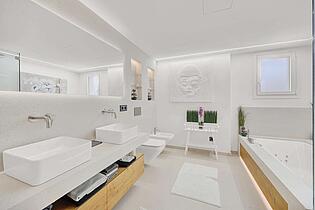 Master bathroom en suite