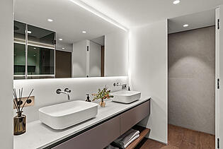Master bathroom 5
