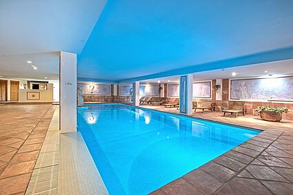 10. Indoor pool in Olinto