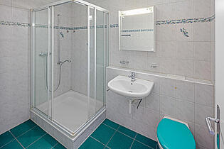 KZO00079B Grosszügiges Zuhause mit Charakter und Charme - Dusche / WC