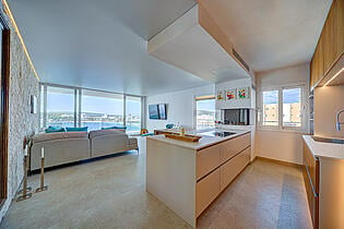 11. Dining area in a sea view apartment 