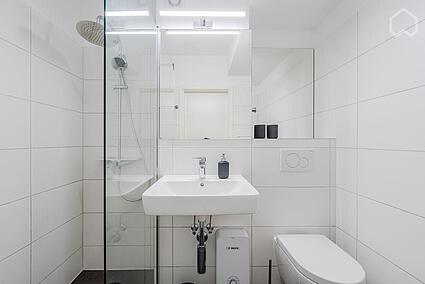 Referenzbild 2. OG - Neu saniertes Duschbad