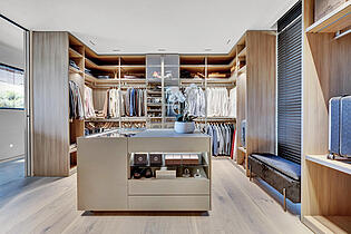 Beautiful dressing room 