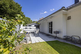 seitliche Terrasse