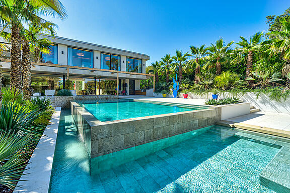 1. Villa with pool 1. Villa with pool