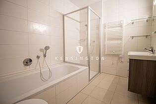 Badezimmer mit Dusche