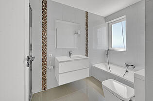 Bathroom in suite villa Costa d'en Blanes
