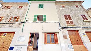 Townhouse-with-project-in-Pollensa-with-patio-and-terrace--07312025_063509