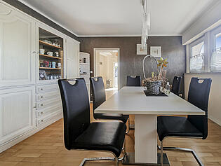 Esszimmer mit Zugang Wohnzimmer