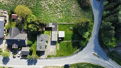 Grundstück und Straße