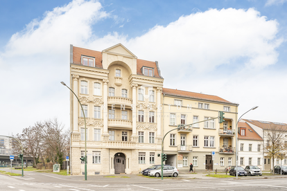 Blick auf das Mehrfamilienhaus