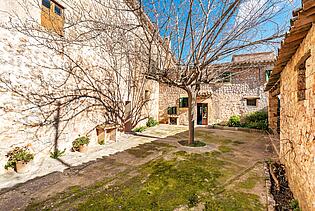 Villa Valldemossa courtyard