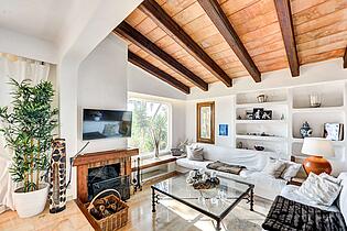 6. Living room 