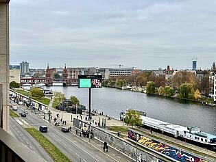 Uber Platz, Spree und East Side Gallery gehören zur Nachbarschaft