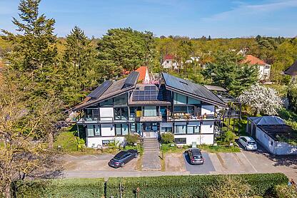 Blick auf das Wohn- und Geschäftshaus