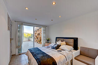 7. Master bedroom with sea views in Torrenova