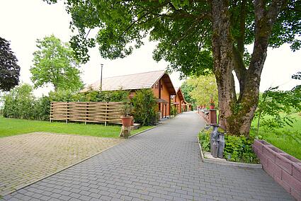 Weg zu den Blockhütten