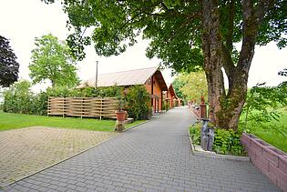 Weg zu den Blockhütten