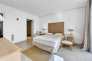 Guest bedroom on ground floor