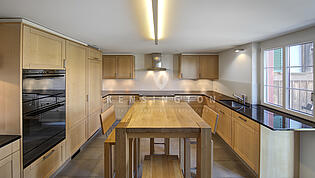 KZO00062B 4.5 Zimmer Einfamilienhaus mit 3.0 Zimmer Einliegerwohnung an fantastischer Aussichtslage in Bäretswil - Küche