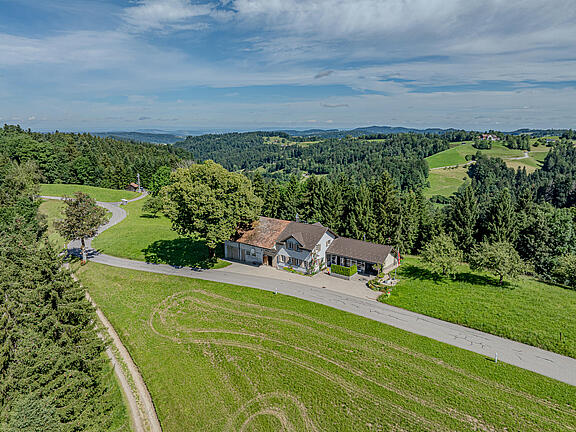 KZO00075A Natur pur - 4.5 Zimmer Einfamilienhaus mit Scheune und Grasland - Lage im Grünen KZO00075A Natur pur - 4.5 Zimmer Einfamilienhaus mit Scheune und Grasland - Lage im Grünen