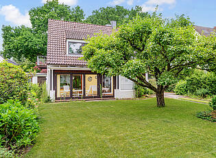 Garten mit Blick zum Haus