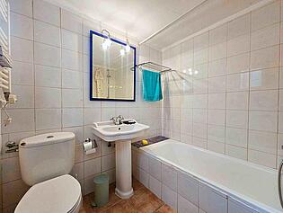 27 - Bathroom2
