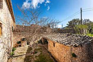 Villa Valldemossa courtyard