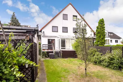 Hausansicht Garten