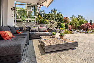 KZO00068D Grosszügiges Wohnhaus mit Traumgarten und Weitsicht - Sitzplatz und Lounge
