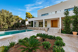2. Villa with garden
