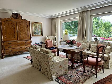 großräumiges Wohnzimmer