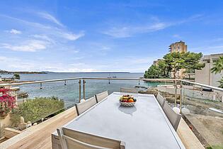 Frontline apartment for sale in Cas Catala