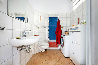 Badezimmer (Maisonette-Wohnung links)
