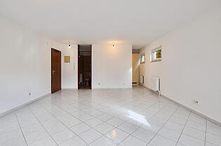 Blick zur Küche und Badezimmer
