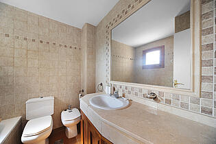 8. Bathroom 