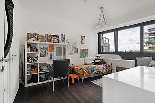 Schlafzimmer mit Bad und Küche, als Einliegerwohnung nutzbar 