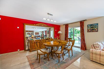 Comedor en moderno chalet en venta en Mallorca