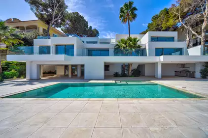 1. Frontline villa for sale in Cala Vinyas