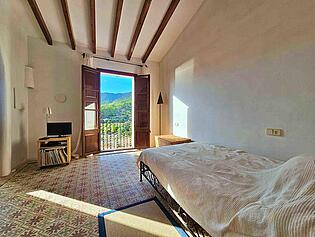 16 - Bedroom1