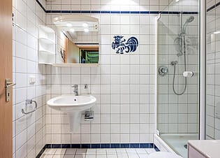 Badezimmer im Erdgeschoss