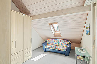 KZO00073H Naturnah, gepflegt und grosszügig - 5.5 Zimmer Familienwohnung - Zimmer